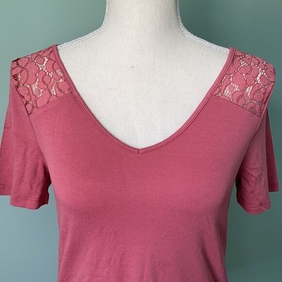 RICKI'S Lace Trim Double-V Tee Size Extra Small - Picture 4 of 11
